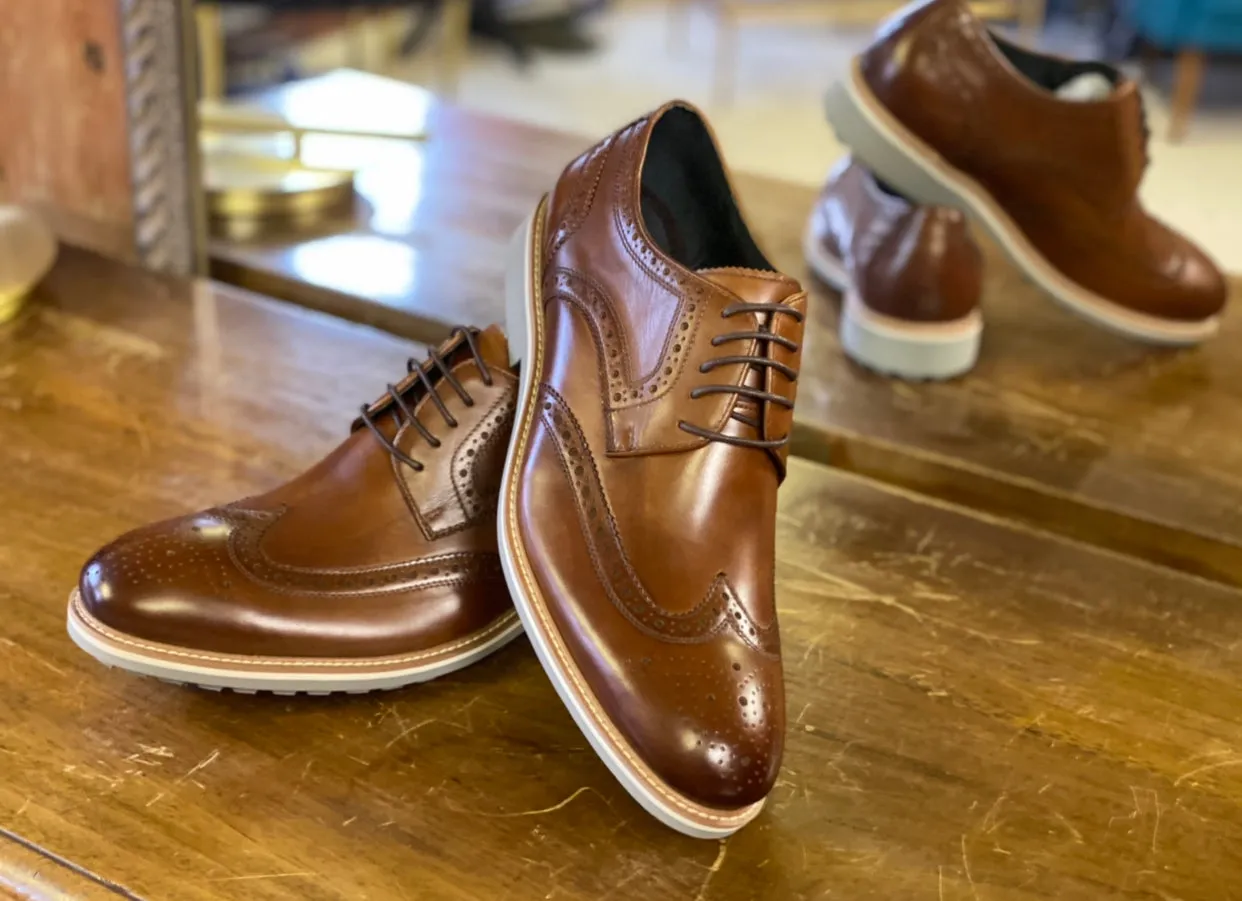 John White Belton Tan Brogues - SIZE 9