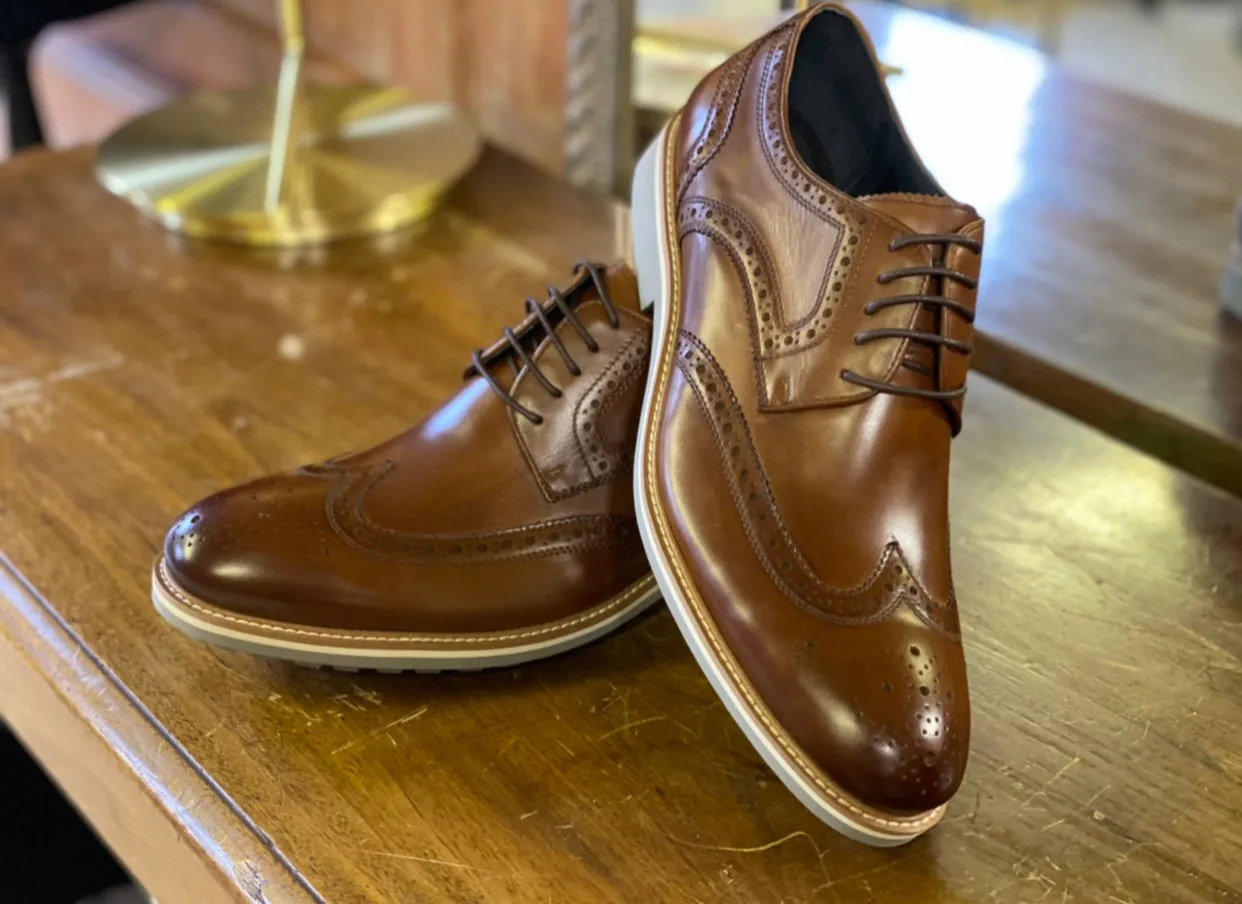 John White Belton Tan Brogues - SIZE 9