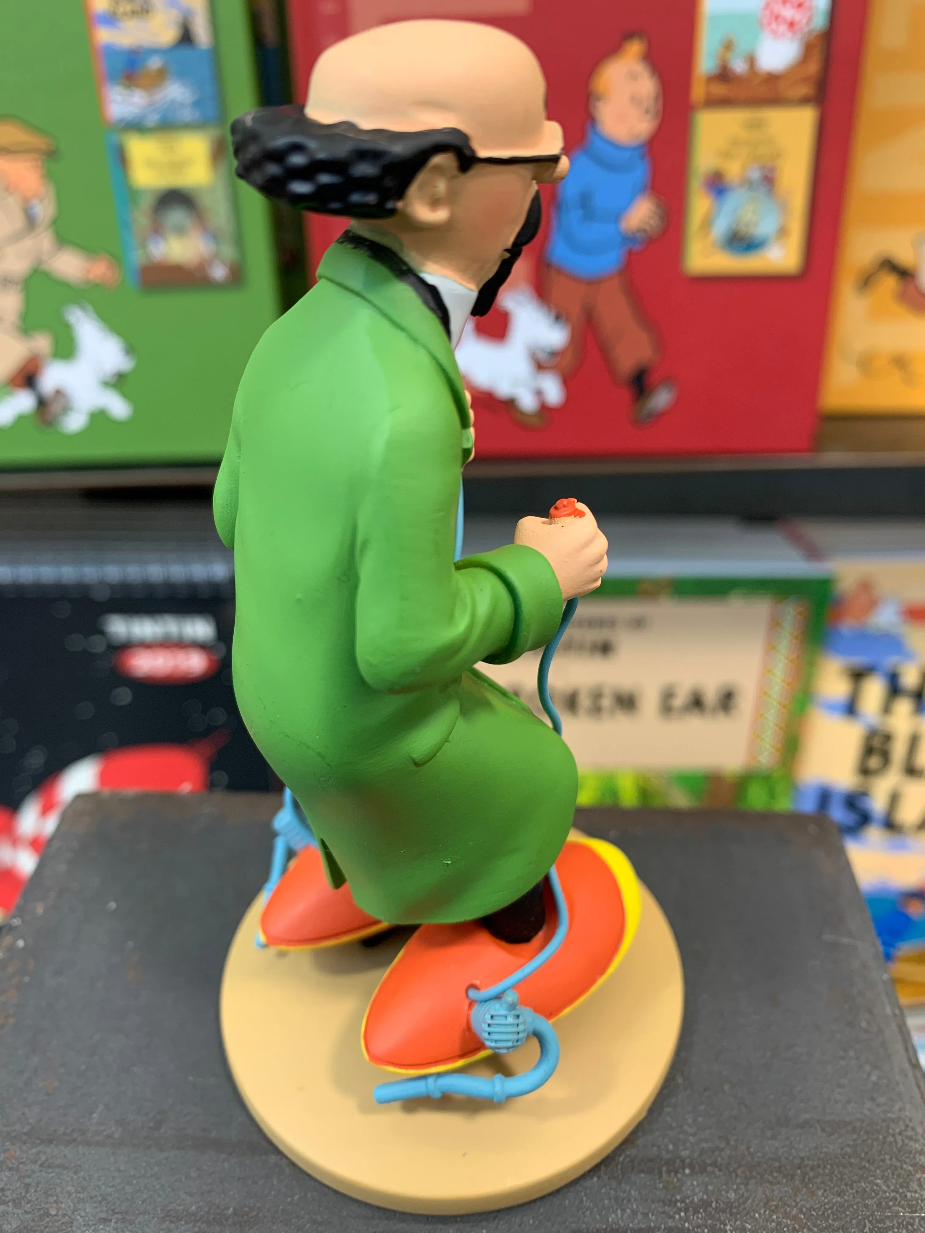 Professor Calculus With Motorized Skates Resin Figure  Ref: 42197